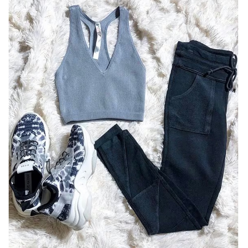 Free Throw Scoop Neck Cropped Top - Picture 9 of 12